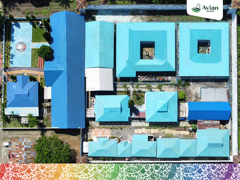 ciptakan-lingkungan-yang-adem-nyaman-avian-brands-peduli-beri-bantuan-cat-untuk-atap-lapas-kalabahi-di-alor