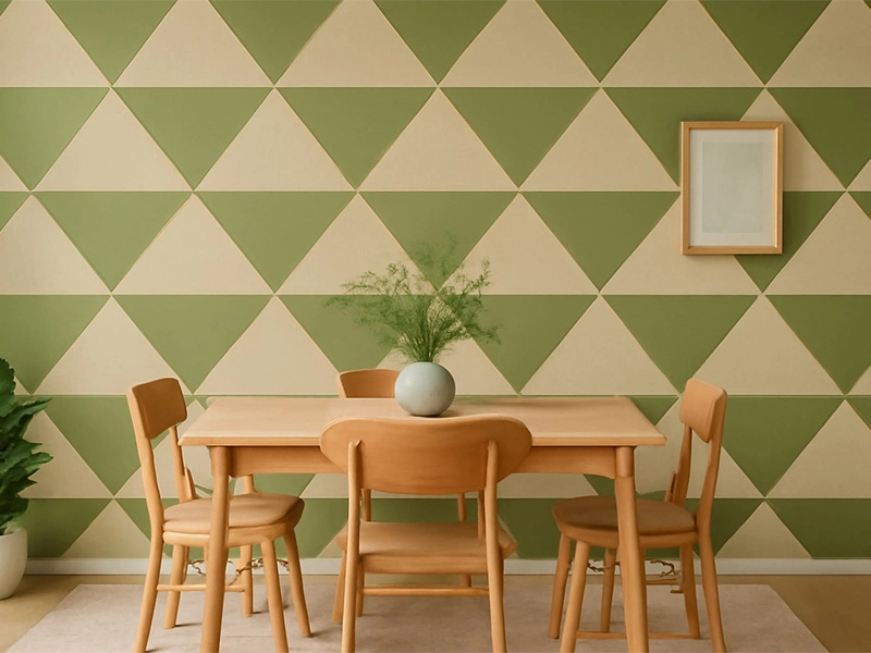 Desain segitiga bertumpuk dengan warna tumpang tindih cerah di dinding ruang makan
