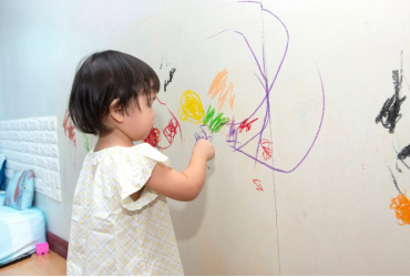 Jangan Marahi Anak Kalau Corat-Coret Dinding