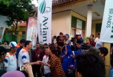 Avian Brands Bersih-Bersih Kota Jakarta